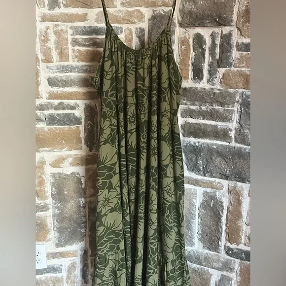 ❗️SOLD❗️Dip Olive Green Floral Print Maxi Dress size 3x new - Picture 3 of 9